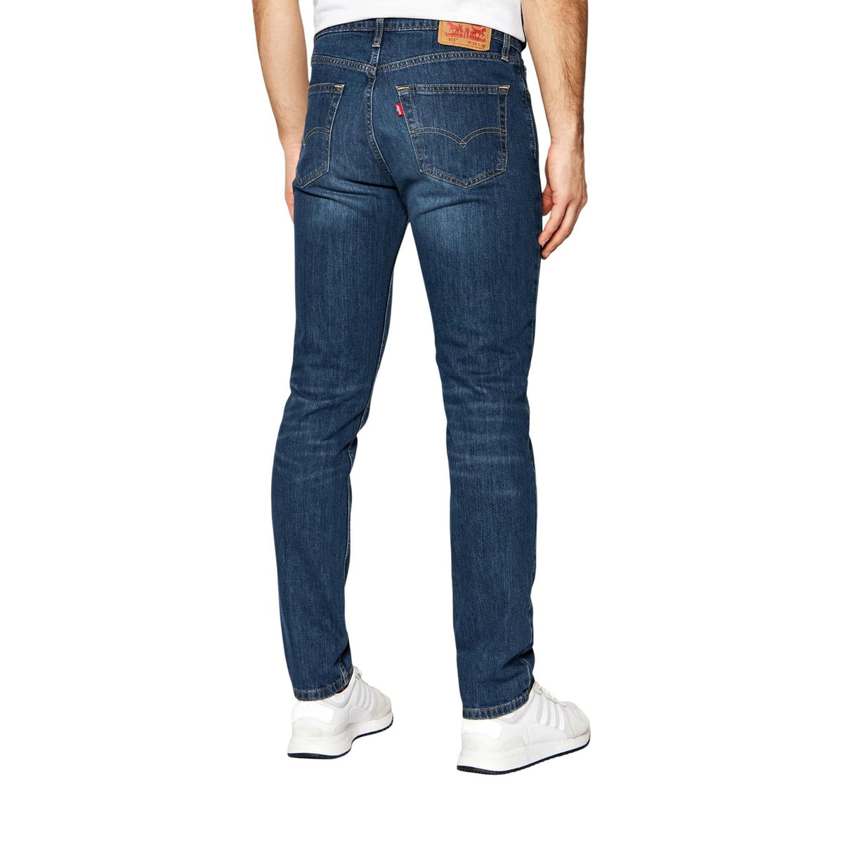 Jeans Levi's 511 uomo blu modello 04511-1163. Pantalone in denim classico blu scuro lavaggio pulito, taglio slim dritto moderno, elasticizzato e confortevole per outfit casual o formali.