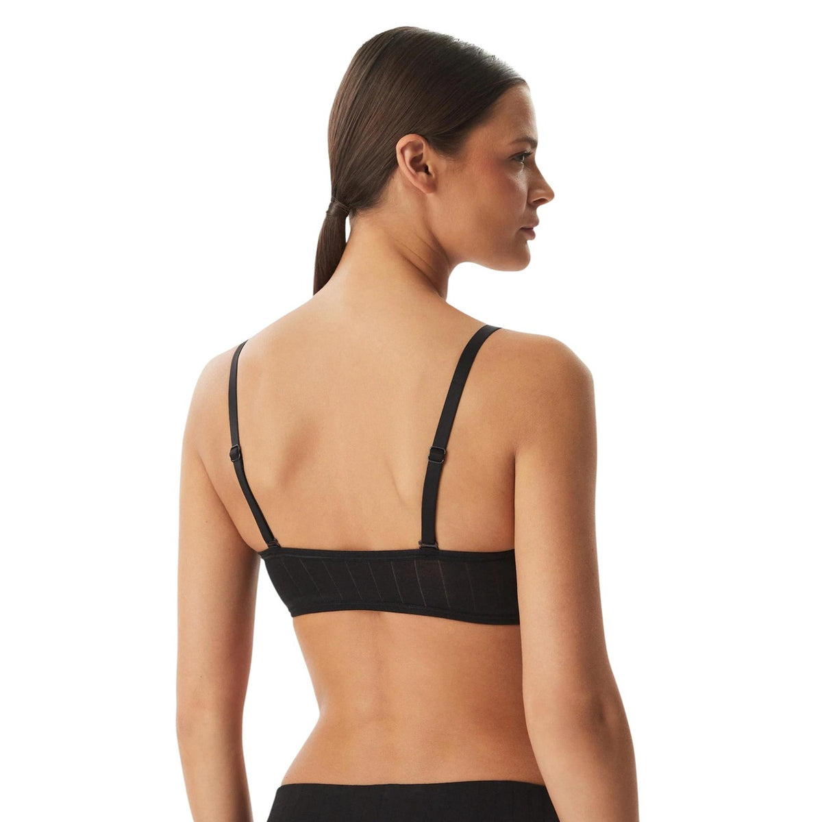 Reggiseno Fascia Nero Donna Calvin Klein Lightly Lined; Tessuto a coste in cotone ed elastam con coppe morbide e spalline staccabili. Modello pull-on con logo ricamato sul davanti, stile casual primavera-estate. Vista posteriore