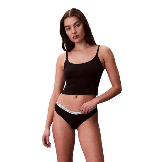 Multipack 3 Slip Brasiliana Donna Calvin Klein; Tessuto elasticizzato in cotone e lycra nei colori nero, bianco e stampa animalier. Modello a vita media con taglio brasiliano sensuale e fascia elastica logata, stile casual essentials 4 stagioni. Nero frontale