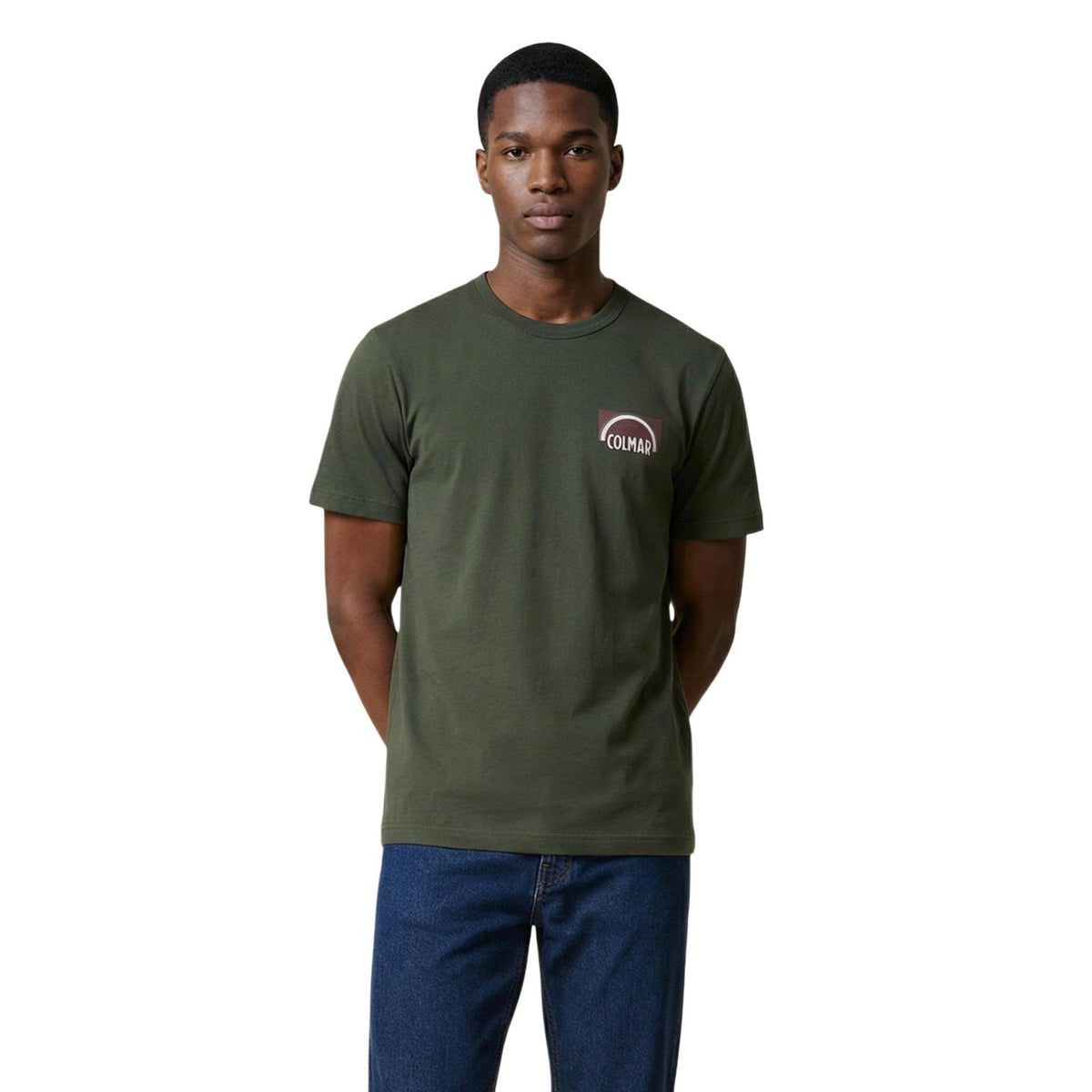 T-shirt Colmar Originals verde uomo 7547 6SH. Maglietta da uomo verde a maniche corte in 100% cotone con girocollo e logo Colmar a contrasto sul petto, t-shirt casual e sportiva 4 stagioni.