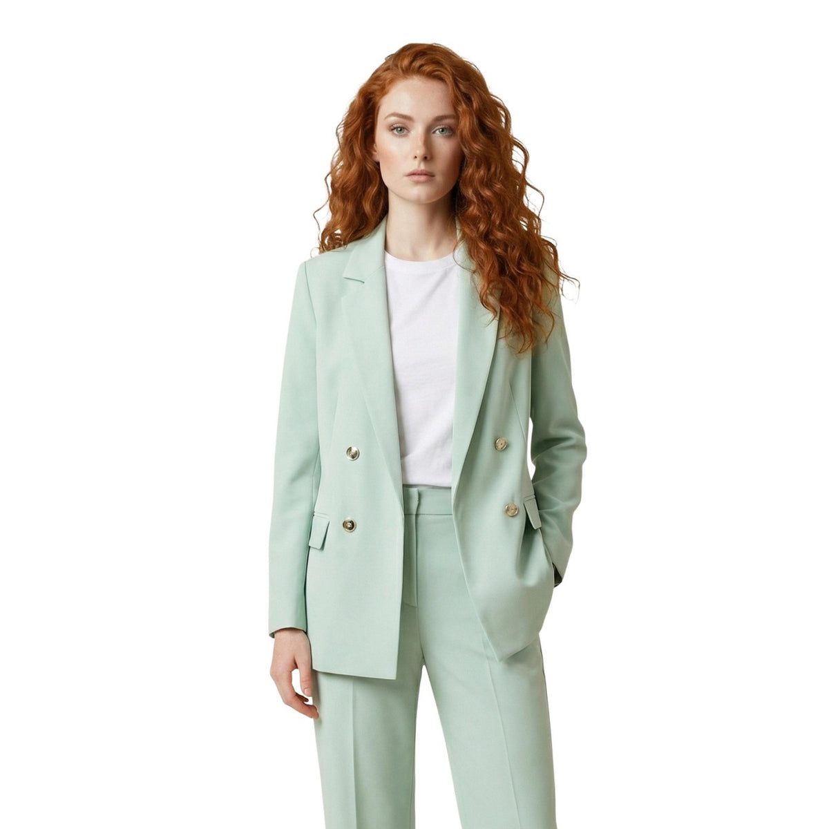 Artigli Blazer Baciata; giacca doppiopetto verde con bottoni oro e tasche con patta. Tessuto stretch confortevole e silhouette definita. Vista frontale