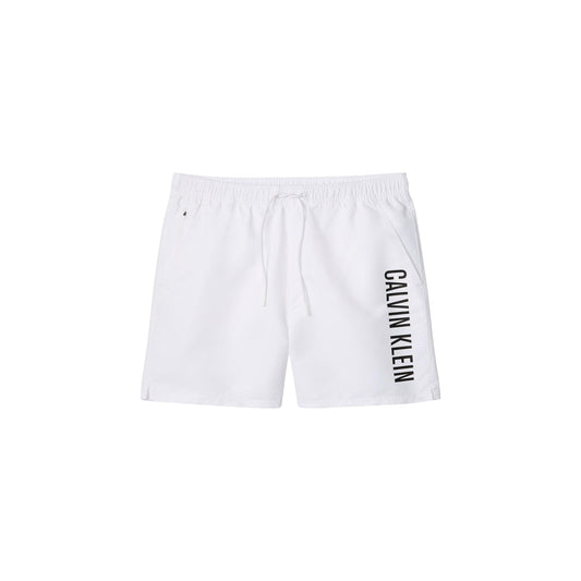 Calvin Klein Intense Power Swim Shorts; 100% poliestere, interno gamba 13 cm, logo macro. Il costume sportivo premium resistente all'acqua. Colore bianco