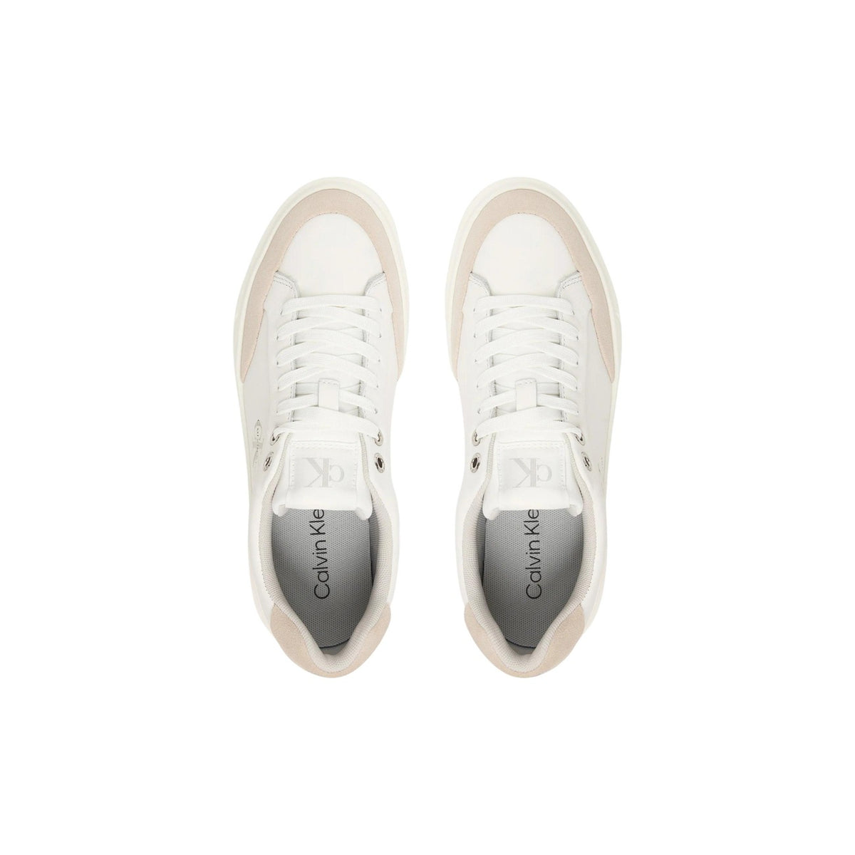 Sneakers Calvin Klein Jeans; Beige, 100% Pelle. Suola alta 4 cm, tomaia traforata traspirante, dettagli a contrasto. Stile minimale e contemporaneo, ideale per la mezza stagione. Vista dall’alto