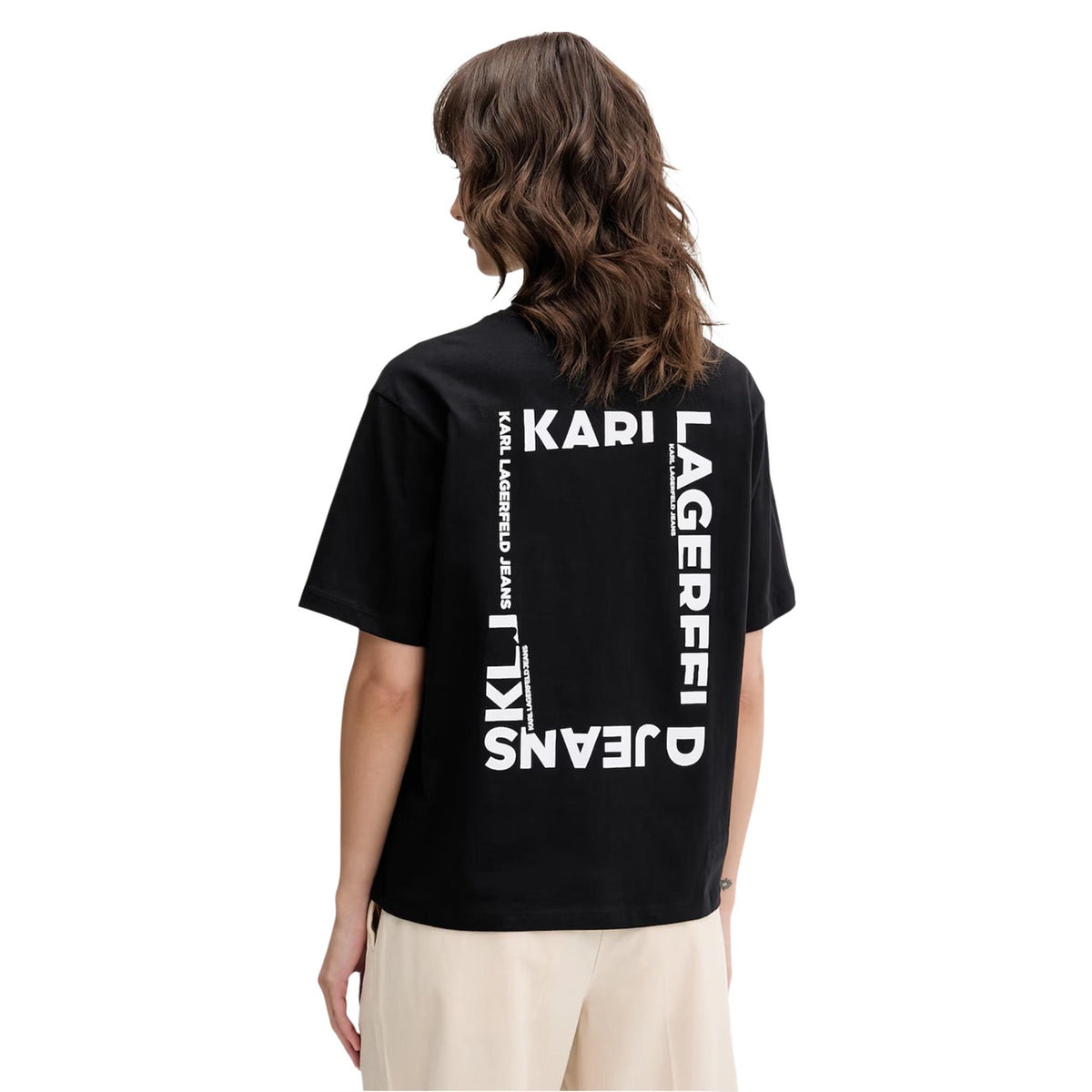 T-shirt Cotone Bio Regular; 100% Organico. Girocollo, stampa petto minimal, maxi logo incorniciato sul retro. Maglia traspirante, sostenibile e versatile per la stagione PE26. Colore nero vista posteriore
