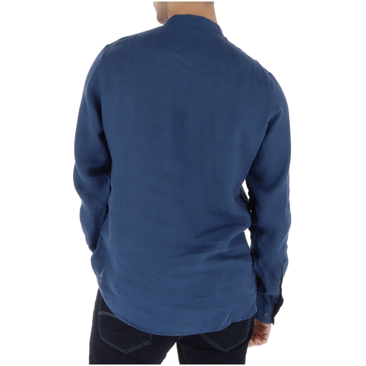 Timberland Mill Brook Linen Shirt; blu scuro, 100% lino (135g), vestibilità slim. La camicia traspirante essenziale per il guardaroba estivo maschile. Vista posteriore