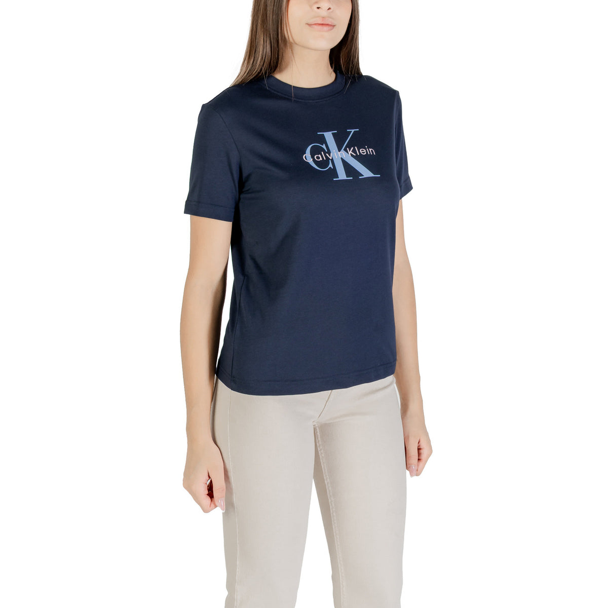 T-shirt Calvin Klein Jeans HERO SS CLASSIC MONO donna blu con stampa maniche corte scollo tondo 100% cotone - vista laterale indossata da modello
