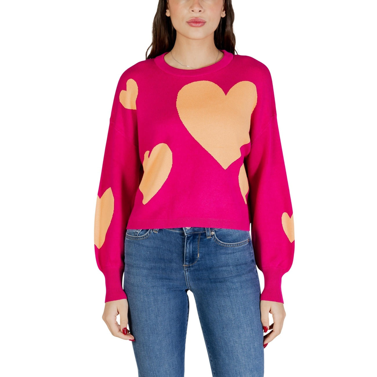 Maglia Only donna fucsia con stampa cuori maniche lunghe - vista frontale indossata da modello