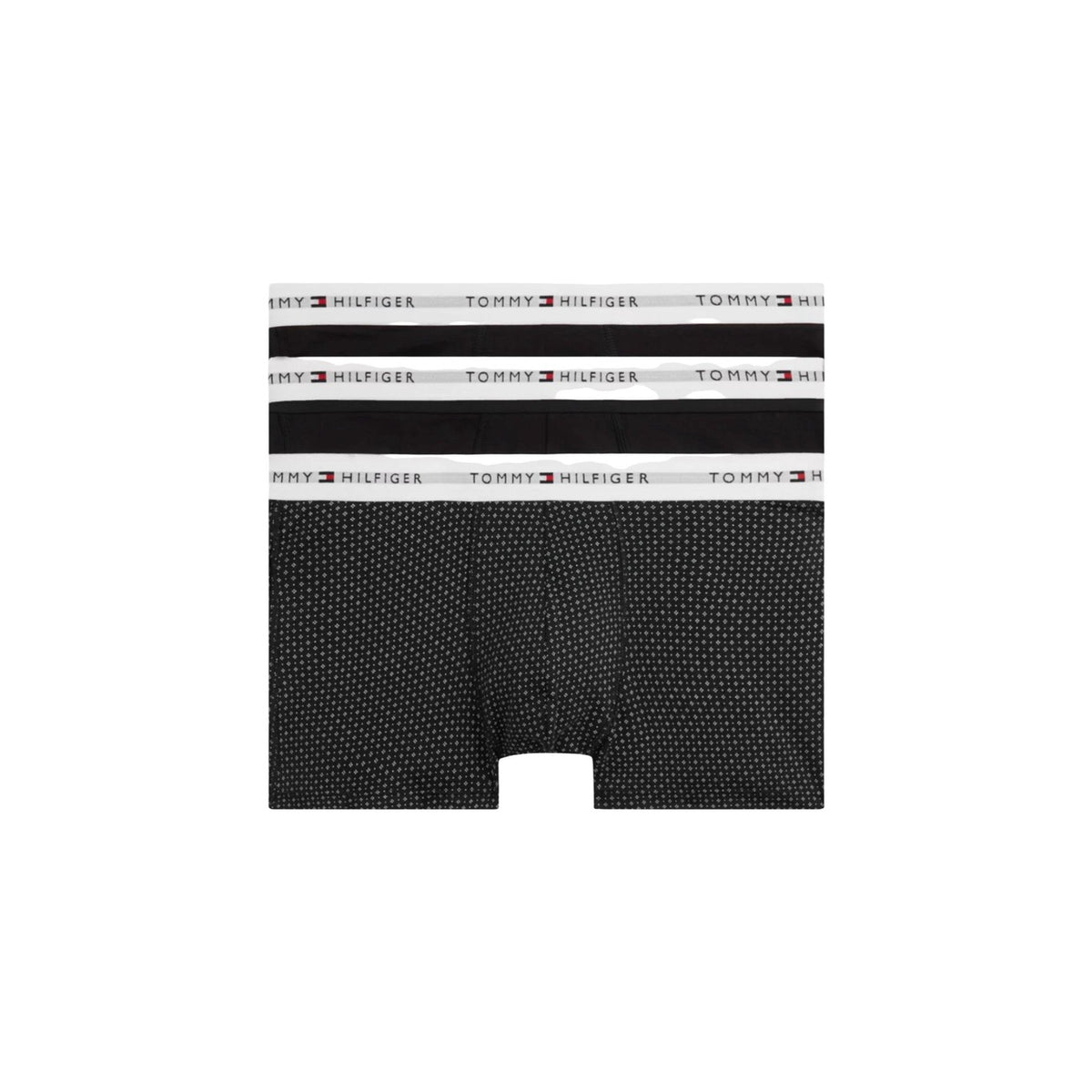 Pack 3 Boxer Trunk Tommy Hilfiger; Nero + Stampa Geometrica. 95% Cotone Rigenerato, fascia elastica con logo tricolore, vestibilità aderente. Traspiranti, sostenibili e dal design moderno. Vista stesa