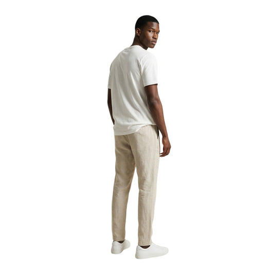 Gianni Lupo Maglia bianca in Filo S26; maglieria estiva a manica corta, tessuto fresco e setoso, perfetta per outfit smart-casual in abbinamento a pantaloni eleganti o denim. Vista posteriore intera