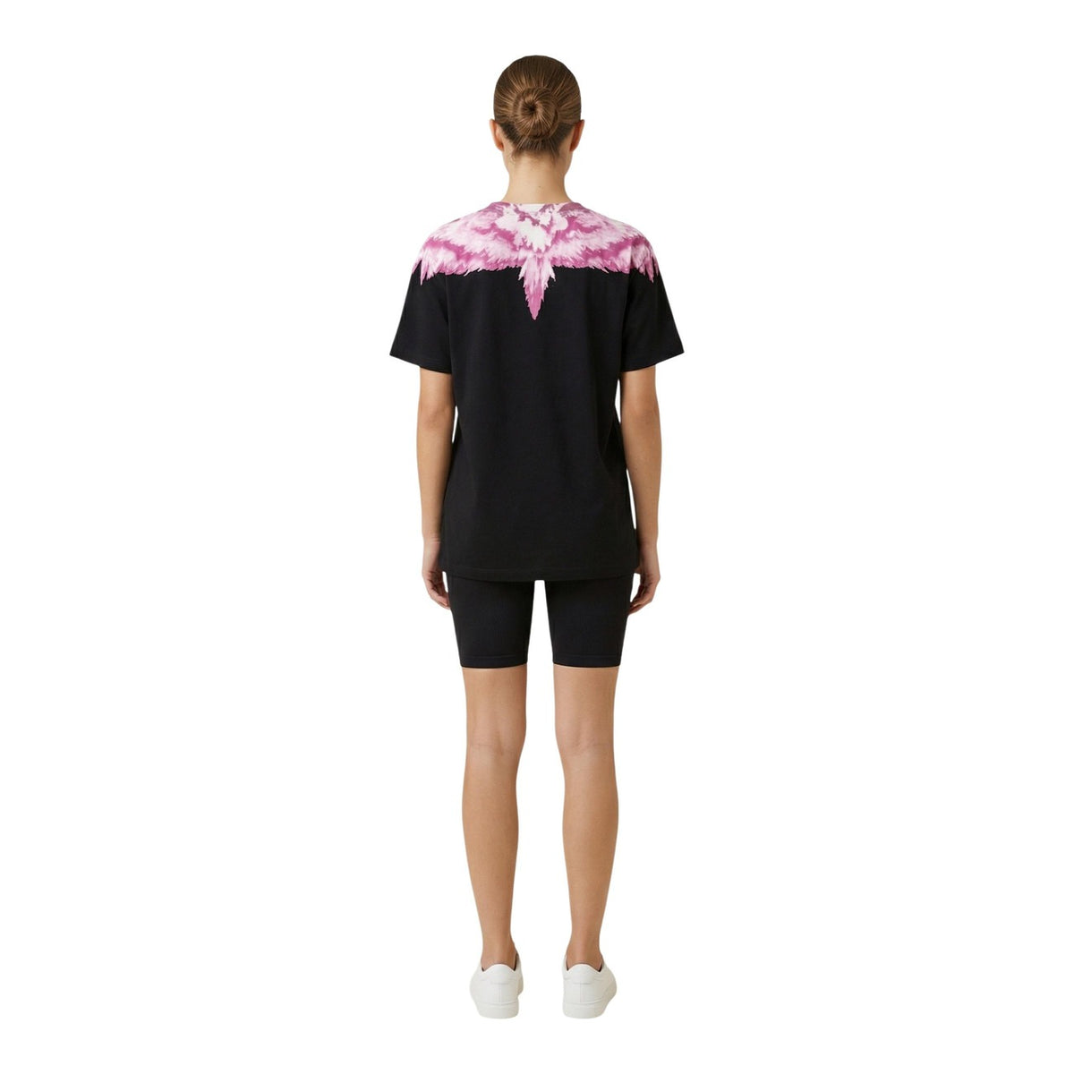 T-shirt County of Milan Wings; 100% cotone, stampa grafica ali colorate, fit regolare. L'icona dello streetwear creativo per la tua estate. Colore nero. Vista posteriore figura intera