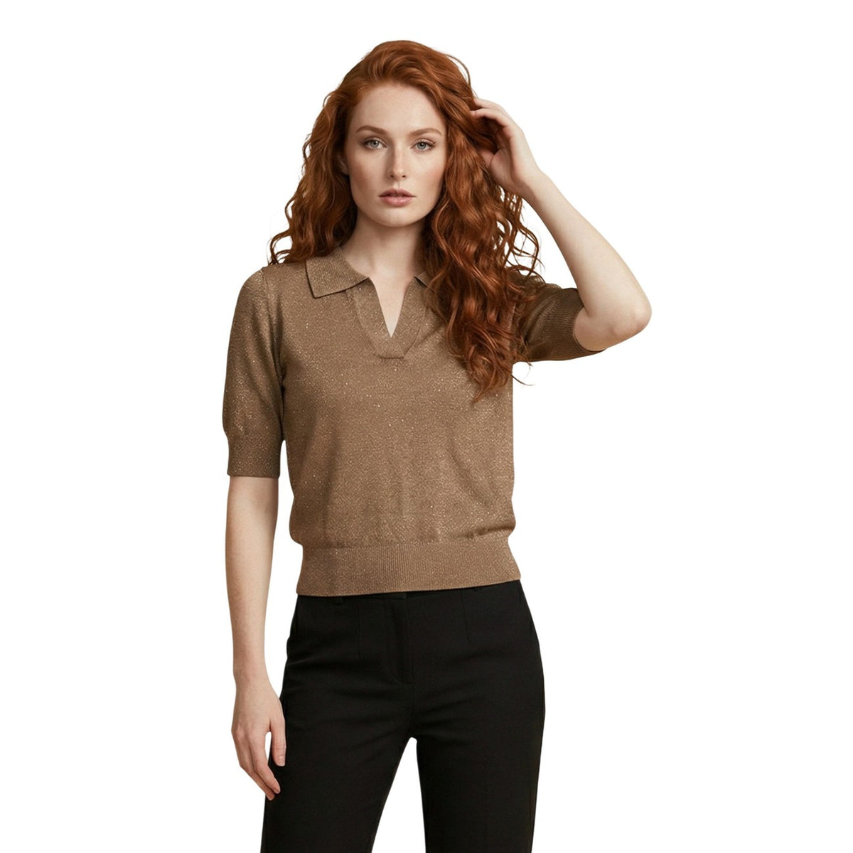 Maglia Only Onlane Sequins; viscosa e filato paillettes, scollo a V con colletto. Manica corta, texture luminosa, morbida e resistente. Stile chic-contemporaneo. Colore marrone