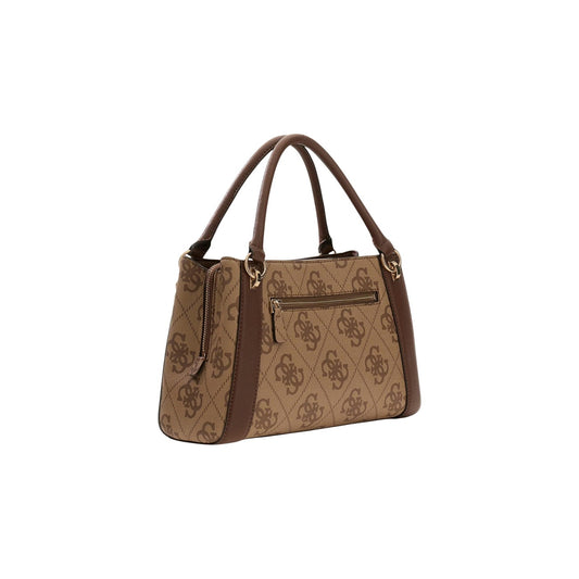 Guess Karnilla Logo Satchel; borsa bauletto marrone con stampa logo, charm gold e chiusura sicura a cerniera. Un accessorio glamour e capiente, perfetto per outfit eleganti e professionali. Vista posteriore