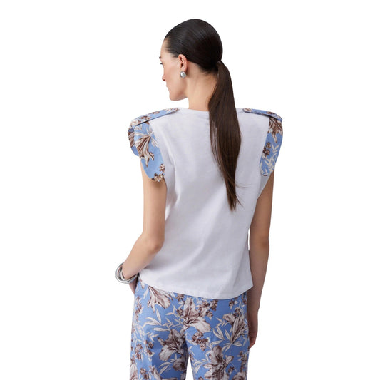 Liu-Jo T-shirt 3.0 MODA; 100% cotone, applicazioni floreali su spalle, manica strutturata. La t-shirt bianca evoluta dal tocco romantico e contemporaneo. Vista posteriore