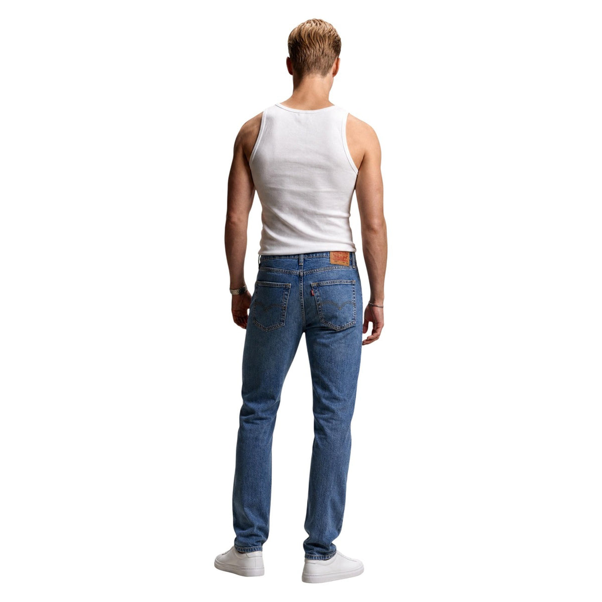 Jeans Tapered Blu Uomo Levi's®; Tessuto stretch 5 tasche in 70% cotone, 28% lyocell e 2% lycra. Modello a gamba affusolata con vita regular e chiusura a zip, stile casual essentials 4 stagioni. Posteriore intera