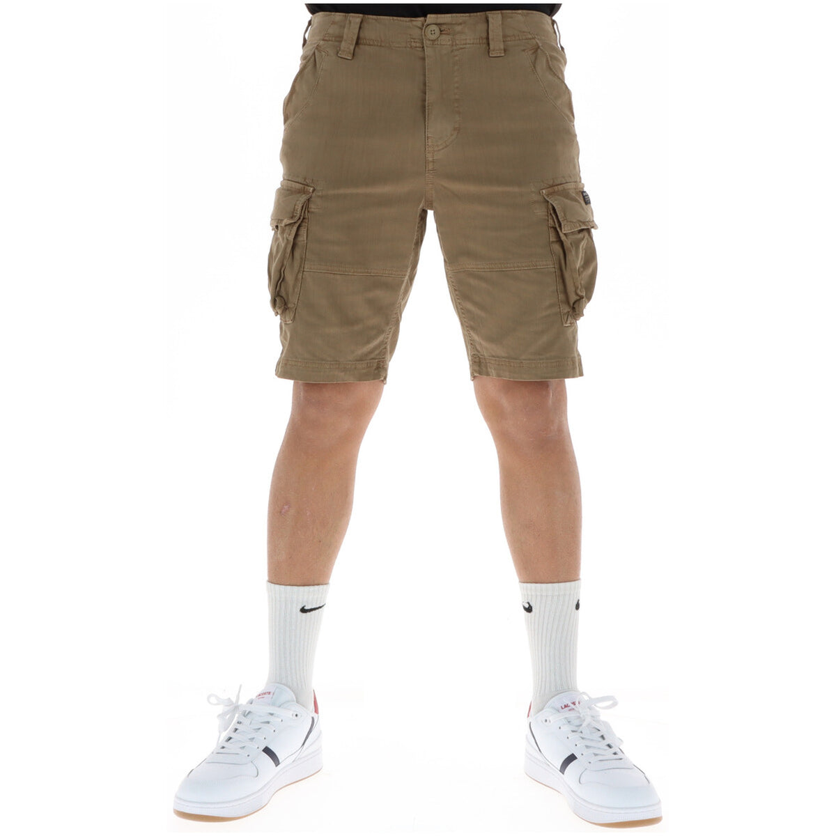 Superdry CORE Shorts marrone; stile cargo, 97% cotone, tasche utility multiple. Pantaloncino monocromatico robusto e stretch. Vista frontale