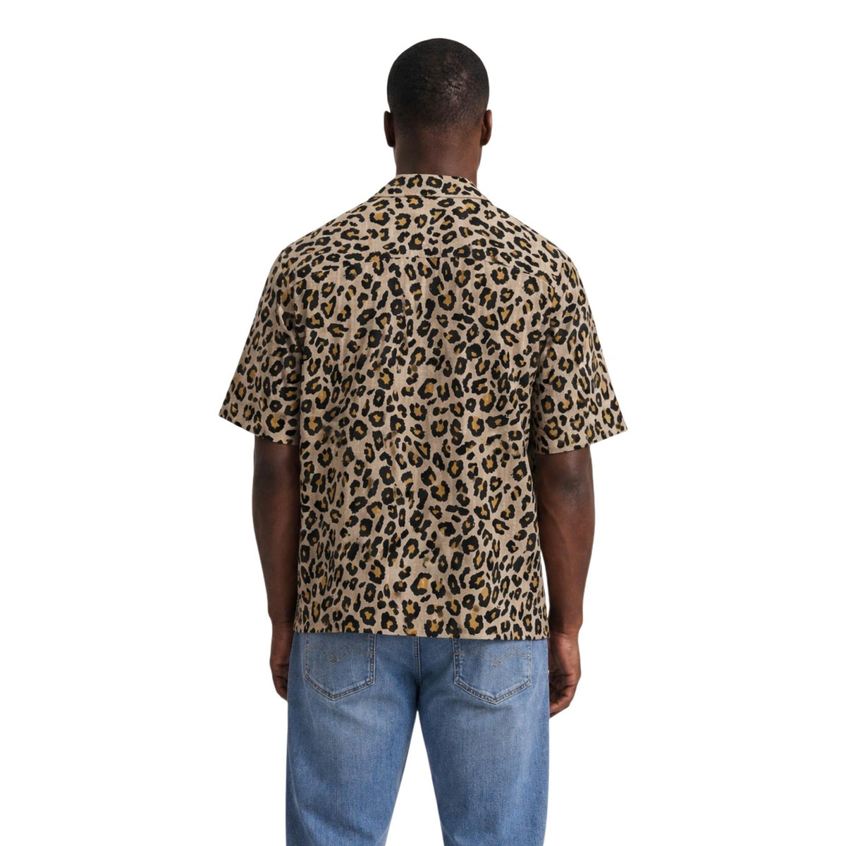 Camicia Resort Animalier Only & Sons; Beige. 100% Cotone. Taglio rilassato, maniche corte, taschino frontale. Fresca, audace e perfetta per l'estate. Vista posteriore
