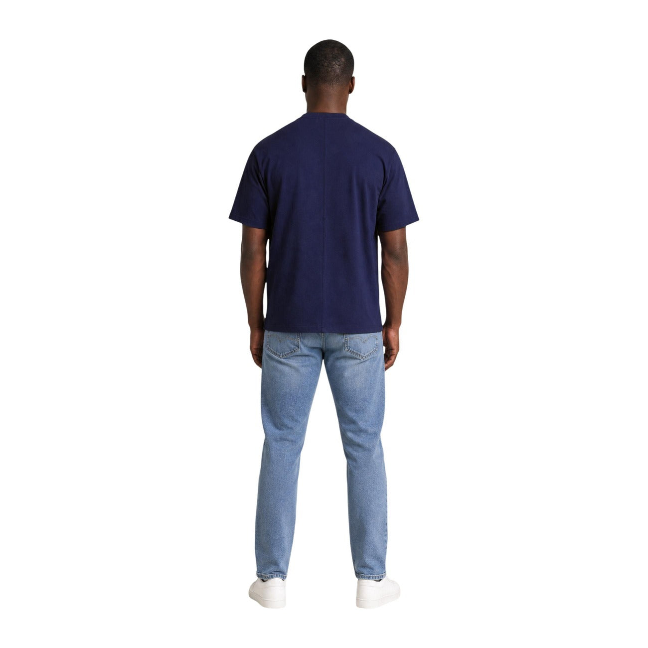 T-shirt Blu marine Hydra Clothing; 100% Cotone. Girocollo a costine, maniche corte, vestibilità regular. Leggera, traspirante e versatile. L'elemento base fondamentale per ogni outfit maschile. Vista posteriore intera