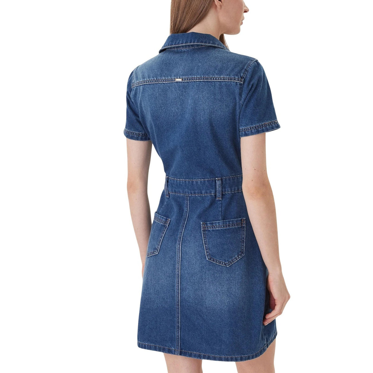 Abito Morgan De Toi corto di jeans donna blu con bottoni maniche corte scollo a V colletto classico tasche anteriori 79% cotone 21% poliestere - vista posteriore retro indossato da modello