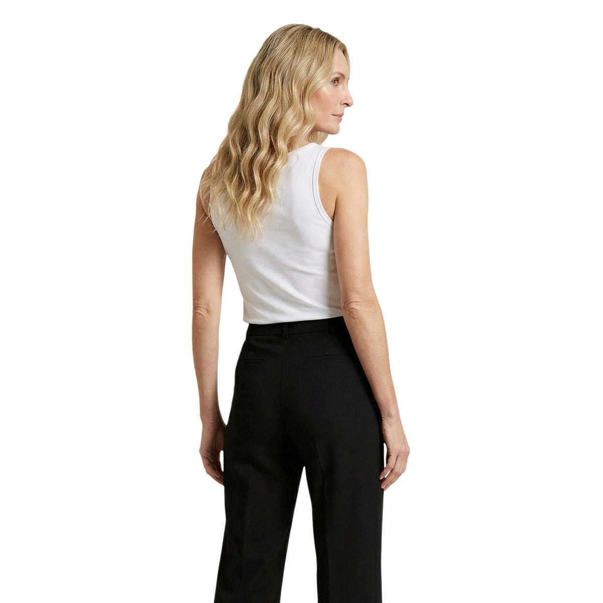 canotta bianca da donna Guess SL 4G ALLOVER TANK TOP. Realizzata con una composizione di 95% cotone e 5% elastam/lycra. motivo 4G all-over Vista posteriore