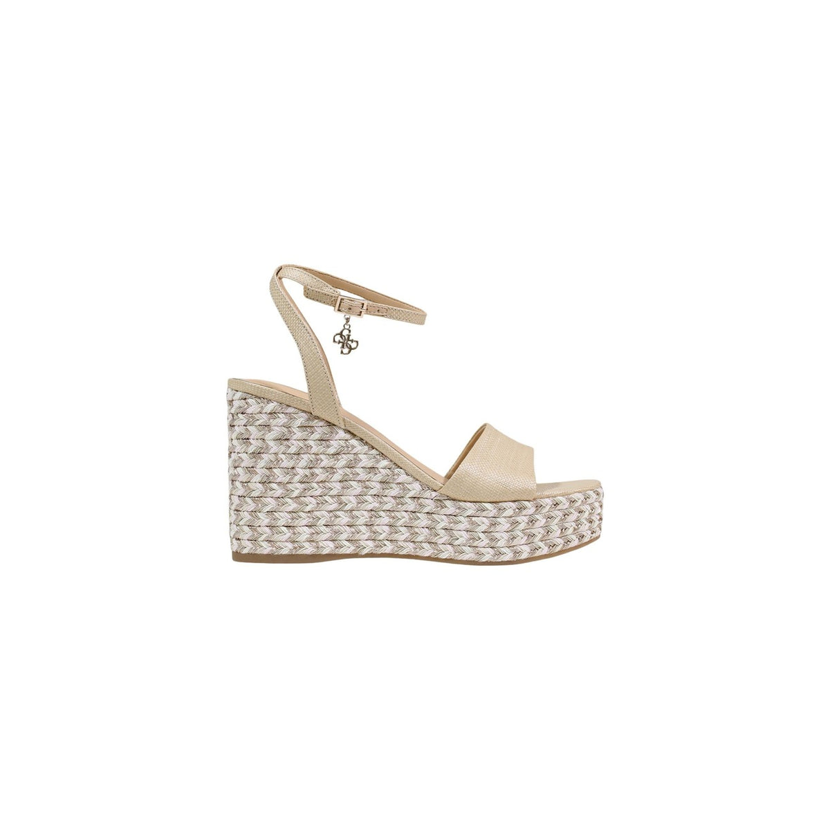 sandalo con zeppa Guess Everly beige in poliuretano con zeppa intrecciata e cinturino regolabile alla caviglia. Vista laterale