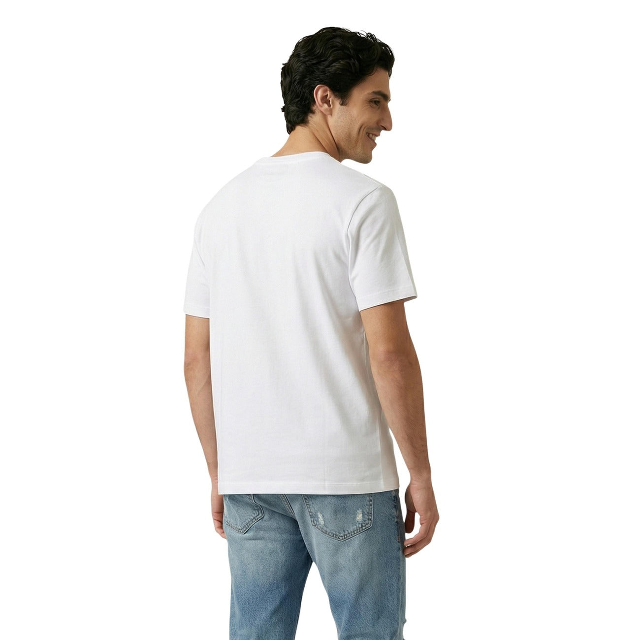 Only & Sons T-shirt bianca Peanuts con taschino; maglietta in cotone morbido, grafica Snoopy/Peanuts frontale e vestibilità versatile, ideale per outfit quotidiani in abbinamento a jeans e sneakers. Vista posteriore