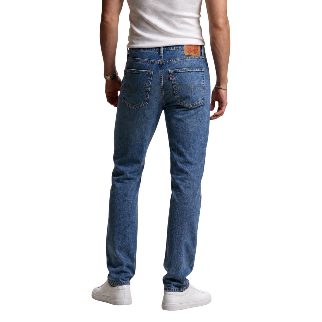 Jeans Tapered Blu Uomo Levi's®; Tessuto stretch 5 tasche in 70% cotone, 28% lyocell e 2% lycra. Modello a gamba affusolata con vita regular e chiusura a zip, stile casual essentials 4 stagioni. Vista posteriore