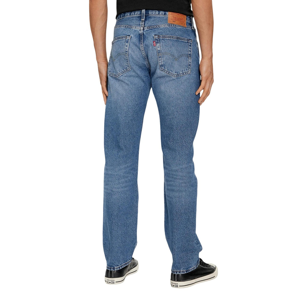 Jeans Levi's 501 uomo blu modello 00501-3504. Pantalone in denim di puro cotone blu classico originale Levi Strauss, vestibilità regolare a gamba dritta straight leg stile vintage, casual e intramontabile.