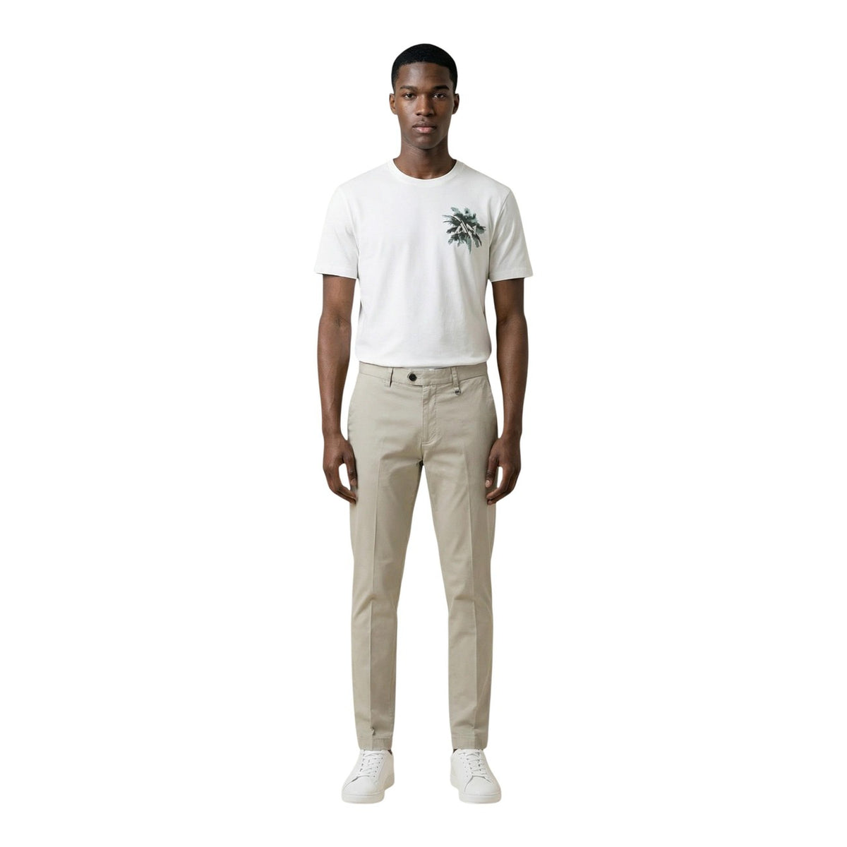 Pantaloni Antony Morato uomo beige con zip e bottone tasche 97% cotone 3% elastan - vista frontale indossati da modello figura intera