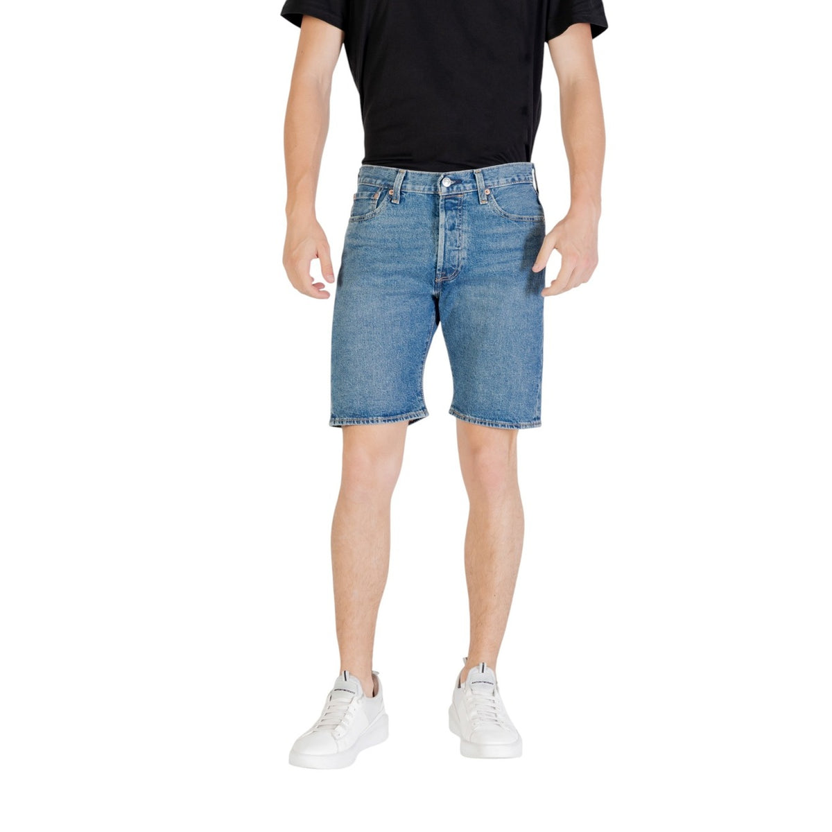 Pantaloncini corti Levi's 501 Original, 99% cotone e 1% elastane, chiusura a bottoni e cinque tasche; shorts denim blu con orlo rifinito e vestibilità regular. Vista frontale