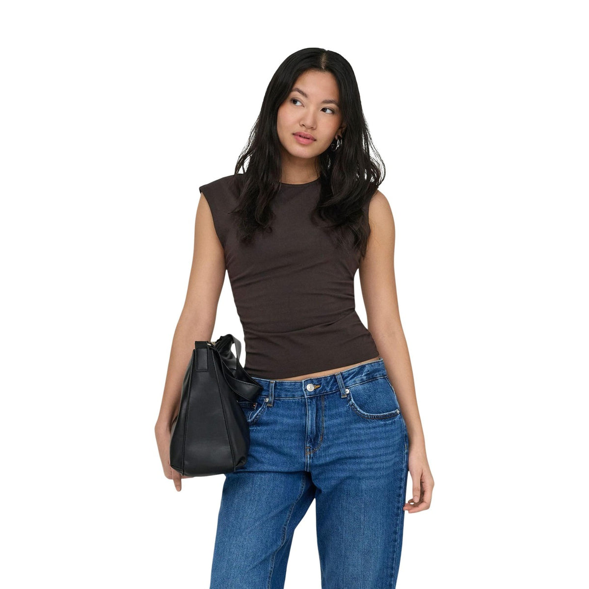 T-shirt Only Onlmira; 95% cotone, 5% elastam, jersey elasticizzato. Girocollo, spalline strutturate, stile minimal-contemporaneo. Top versatile, morbido e resistente per ogni stagione. Colore marrone vista frontale