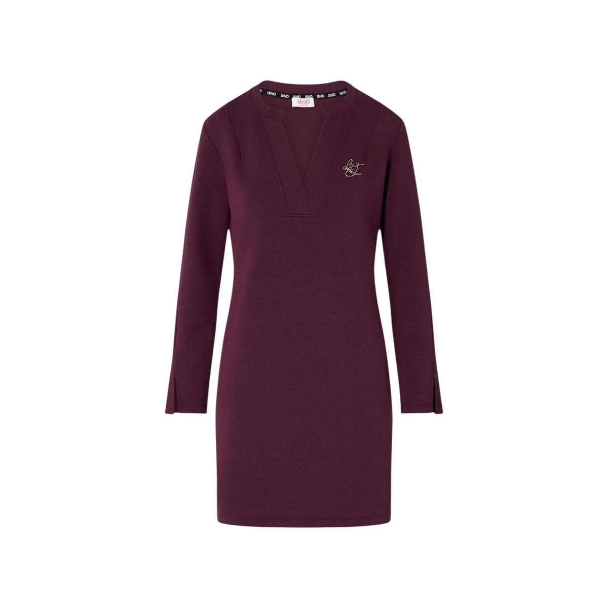 Vestito corto bordeaux Liu-Jo scollo a V TF6139 J3958. Abito corto da donna bordeaux a maniche lunghe con spacchi sui polsini, logo Liu Jo con brillantini applicato e vestibilità elasticizzata, vestito casual chic elegante.