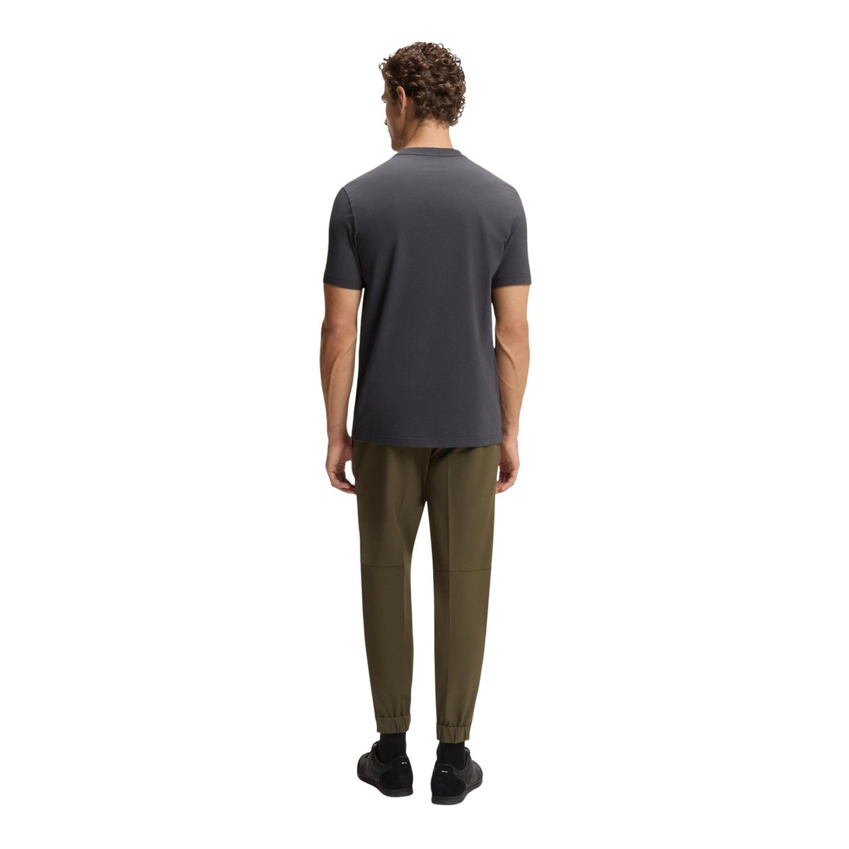 Boss Tee Uomo; cotone 95% e 5% elastan, logo ricamato, scollo tondo. Tessuto elasticizzato e traspirante, vestibilità perfetta, design senza tempo. Alta qualità Boss. Colore grigio vista posteriore