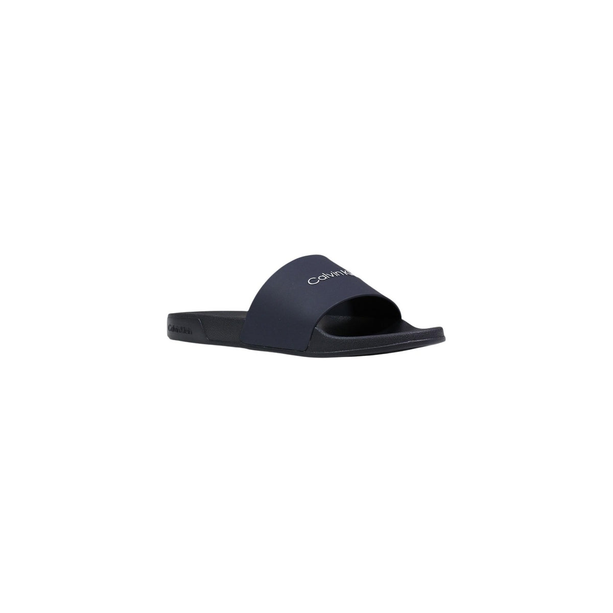Calvin Klein Nemo Slides; tomaia in TPE, suola in EVA resistente, plantare sagomato. La ciabatta premium ergonomica per il massimo comfort estivo. Colore nero vista frontale