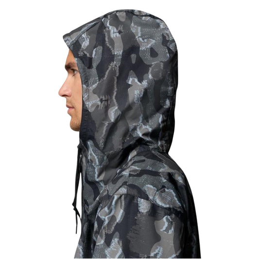 Columbia Spire Valley™ Windbreaker, giacca uomo con protezione Omni-Shield™; cappuccio regolabile, polsini elastici e tessuto tecnico antimacchia, ideale per attività outdoor e tempo libero. Vista laterale con cappuccio