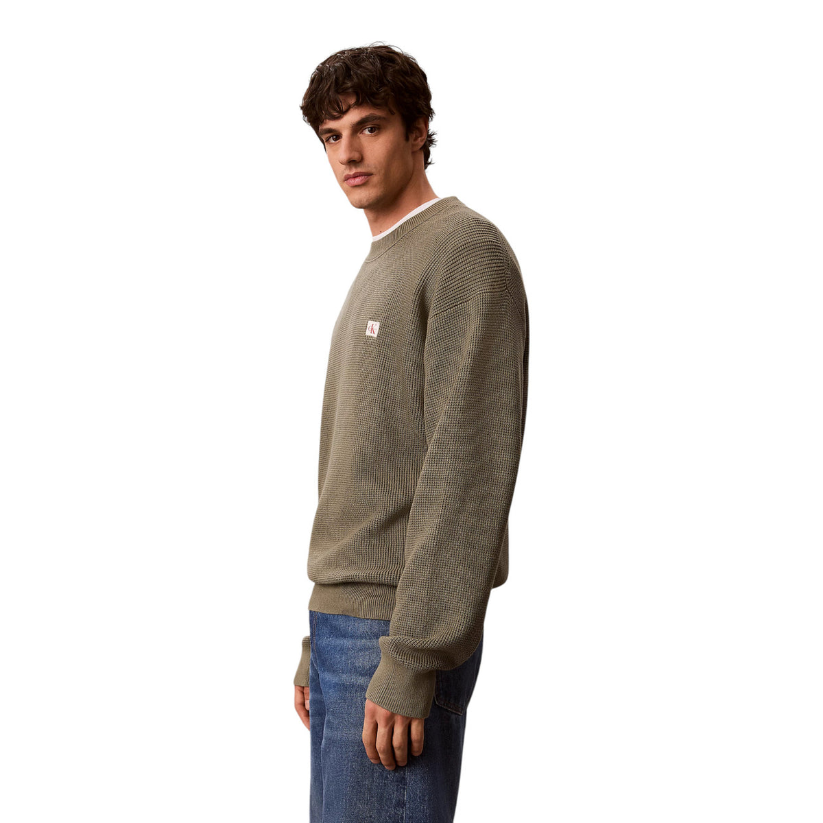 Maglione Girocollo Uomo Calvin Klein Jeans; Verde. 100% Cotone leggero lavorato a nido d'ape (waffle), vestibilità regolare e logo sul petto. Ideale per le mezze stagioni, stile casual-chic. Laterale