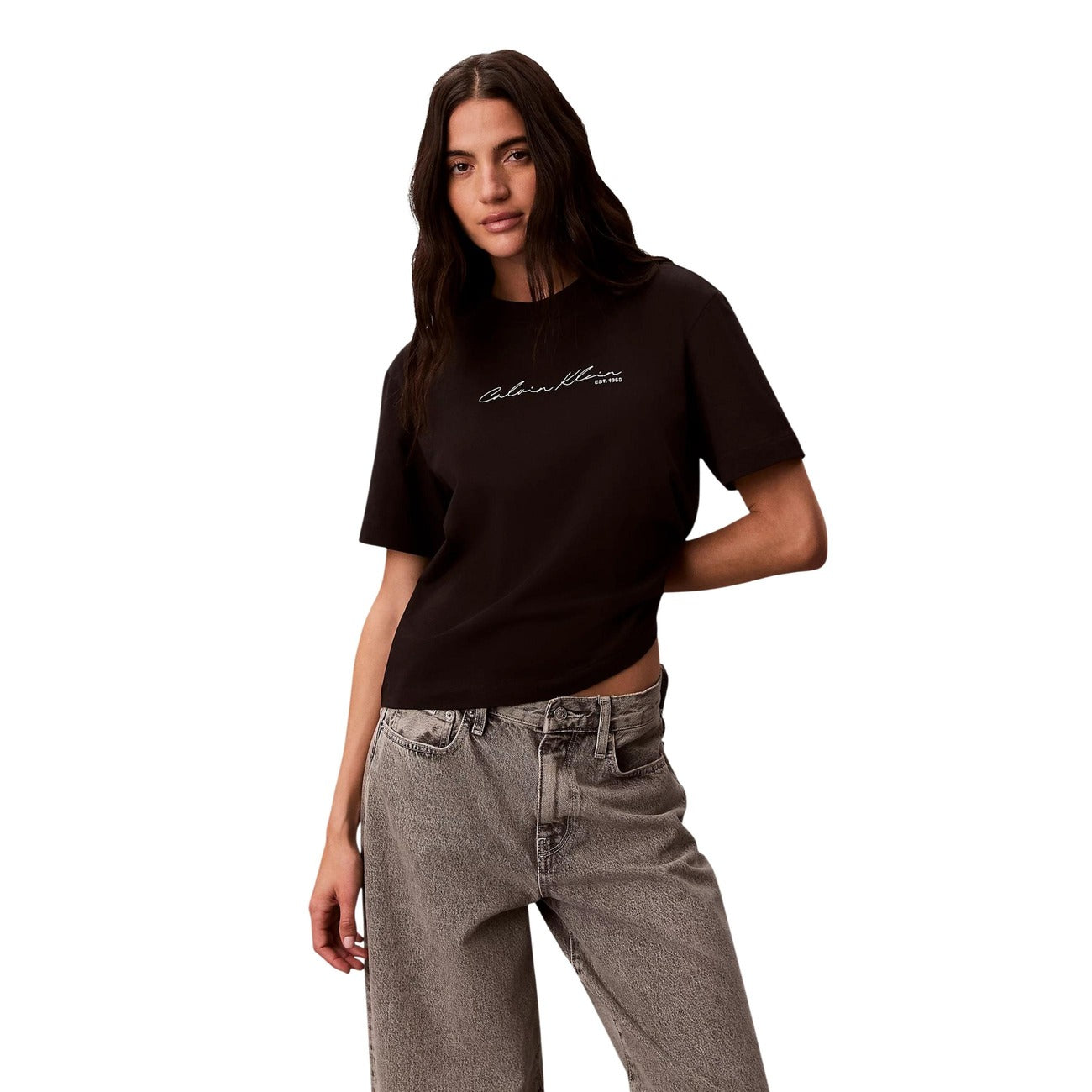 T-shirt CK Jeans Relaxed; 100% cotone, taglio squadrato, maniche corte. Scritta logo sul petto, vestibilità ampia, stile casual contemporaneo. Colore nero