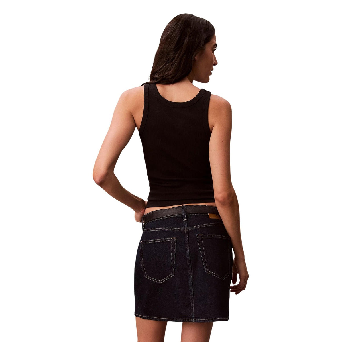 Calvin Klein Ribbed Tank Top; 95% cotone, tecnologia Lycra® FREEF!T®, vestibilità slim, senza maniche. Il basic moderno ad alta elasticità Colore nero. Vista posteriore