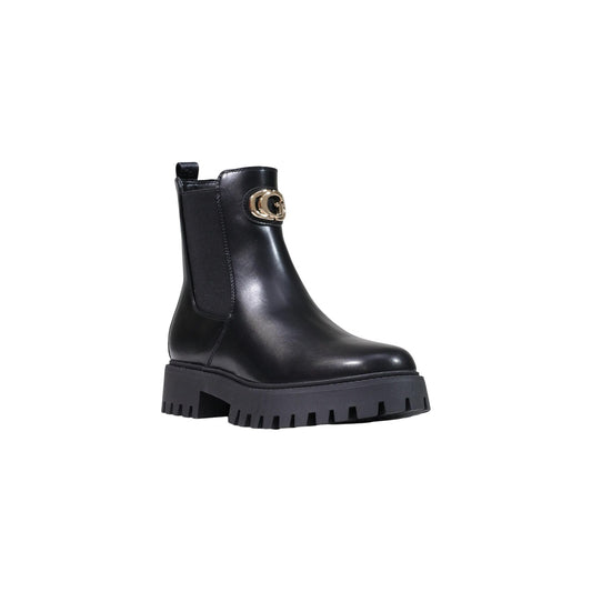 Anfibi Guess donna neri FLTFID ELE10 Fida. Stivaletti casual con elastico in ecopelle, suola scanalata alta 4 cm stile carrarmato, placchetta logo dorata o metallica laterale, scarpe mezza stagione.