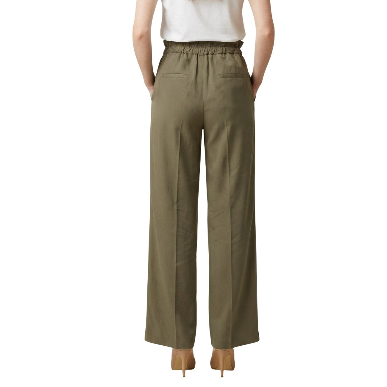 Liu Jo Regular Lyocell Pants WA6299; 100% Lyocell, vita alta arricciata, gamba dritta. Il pantalone estivo fluido, fresco e sostenibile. Colore verde vista posteriore
