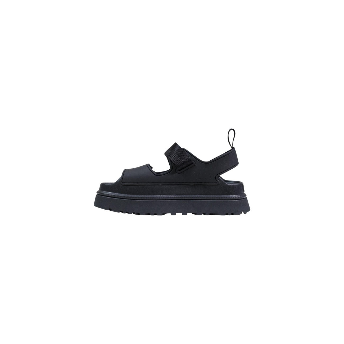 Sandali UGG GoldenGlow; design chunky a plateau, suola a carrarmato, chiusura regolabile, materiale ecosostenibile EVA da canna da zucchero. Audacia e comfort per l'estate. Colore nero vista laterale
