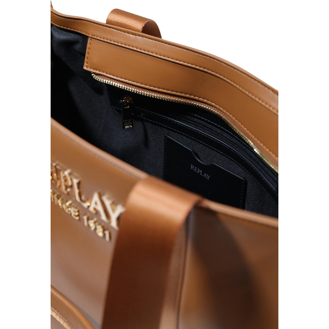 Borsa Shopper Replay Marrone; 100% Poliestere. Logo ricamato in rilievo, chiusura con zip, cuciture a vista. Dimensioni maxi 38x20x16 cm. Borsa a spalla resistente e versatile per tutte le stagioni. Vista interna