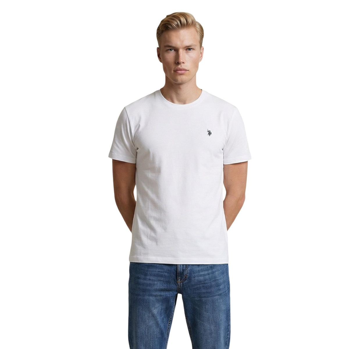 T-shirt U.S. Polo Assn. Mick-Basic; 100% cotone. Girocollo, maniche corte, logo ricamato. Maglia maschile naturale, traspirante e resistente. Colore bianco