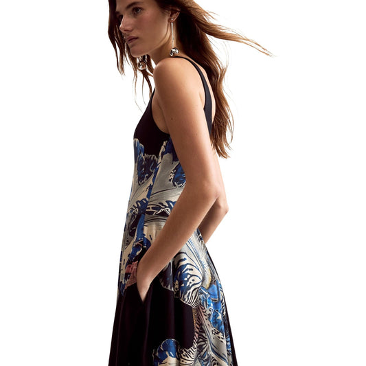 Abito Desigual x Lacroix; Nero/Fiori. 95% Cotone, 5% Lycra. Scollo quadrato, spalline, orlo asimmetrico. Maxi stampa floreale laterale, fit regular, collezione Primavera/Estate 2026. Dettaglio