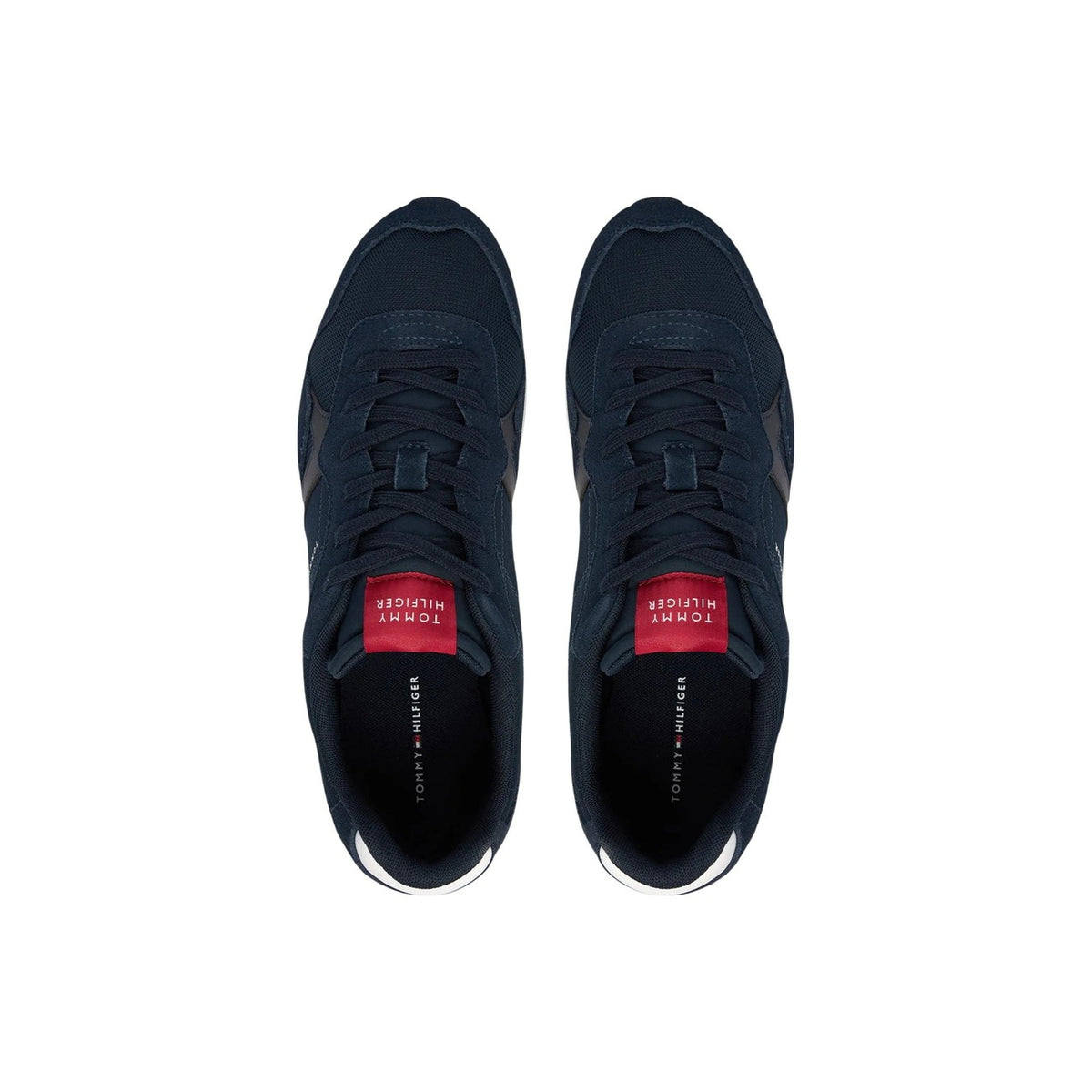 Sneakers uomo Tommy Hilfiger FM0FM05830; 100% poliestere riciclato, design dinamico, suola ergonomica, logo laterale. Stile casual e comfort duraturo Colore blu scuro. Vista dall’alto