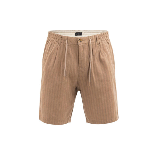 Bermuda Marroni Hydra Clothing; 100% Cotone. Righe sottili, vita elastica con coulisse e passanti. Tasche a filetto, vestibilità regular. Leggeri, resistenti e ideali per il caldo estivo. Frontale stesa