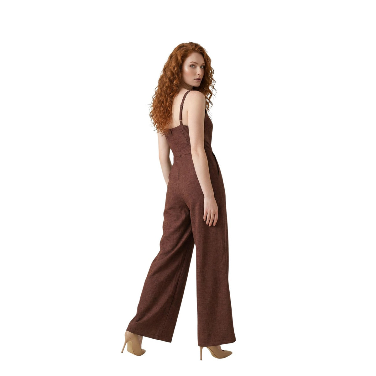 Artigli Tuta marrone Spalline Sottili; jumpsuit fluida con scollo a V, bottoni decorativi e tasche. Taglio a palazzo, stile contemporaneo e massima leggerezza. Vista posteriore
