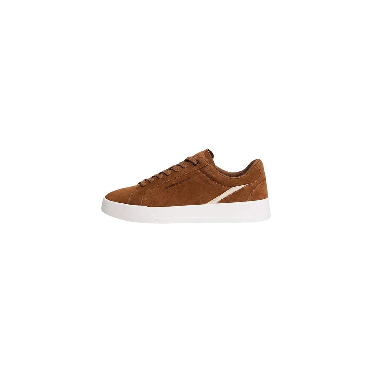 Sneakers Beige Tommy Hilfiger; 100% Camoscio. Suola in gomma, soletta rimovibile, logo impresso. Eleganti, morbide e traspiranti. La sneaker neutra definitiva per ogni occasione.