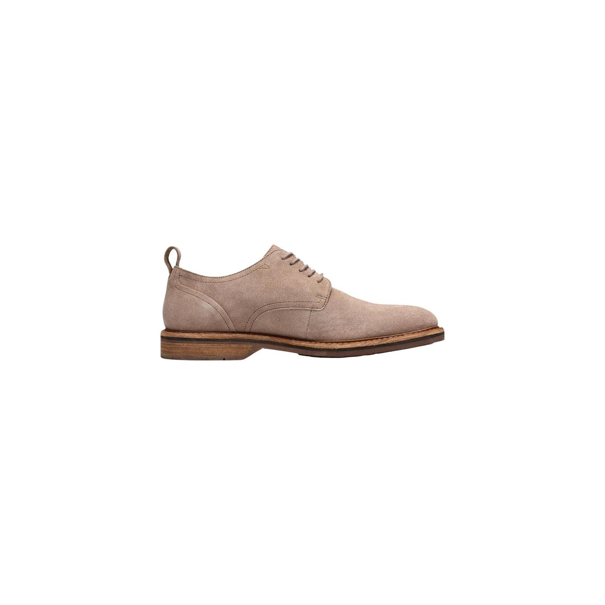 Scarpe stringate Clarks Aldwin Lace; 100% suede, design elegante, suola robusta. Versatilità e comfort per ogni occasione. Vista laterale