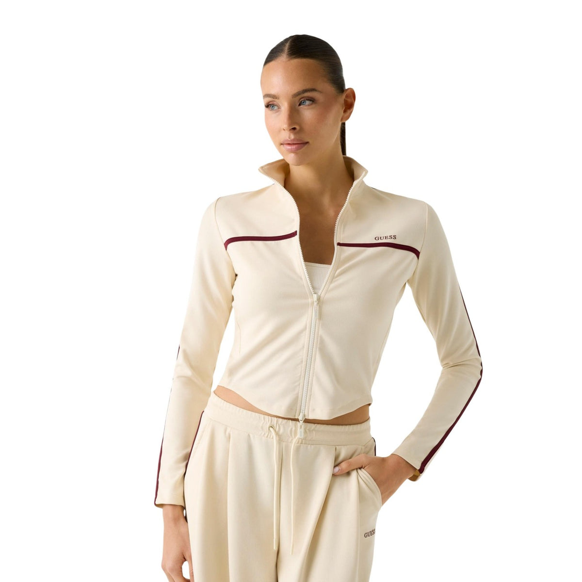 Guess felpa beige con zip Jasmine Full Zip Sweatshirt; mix cotone e tessuti ecologici (Lyocell/Modal), chiusura lampo, senza cappuccio. Comfort elastico e stile active-urban.Vista frontale