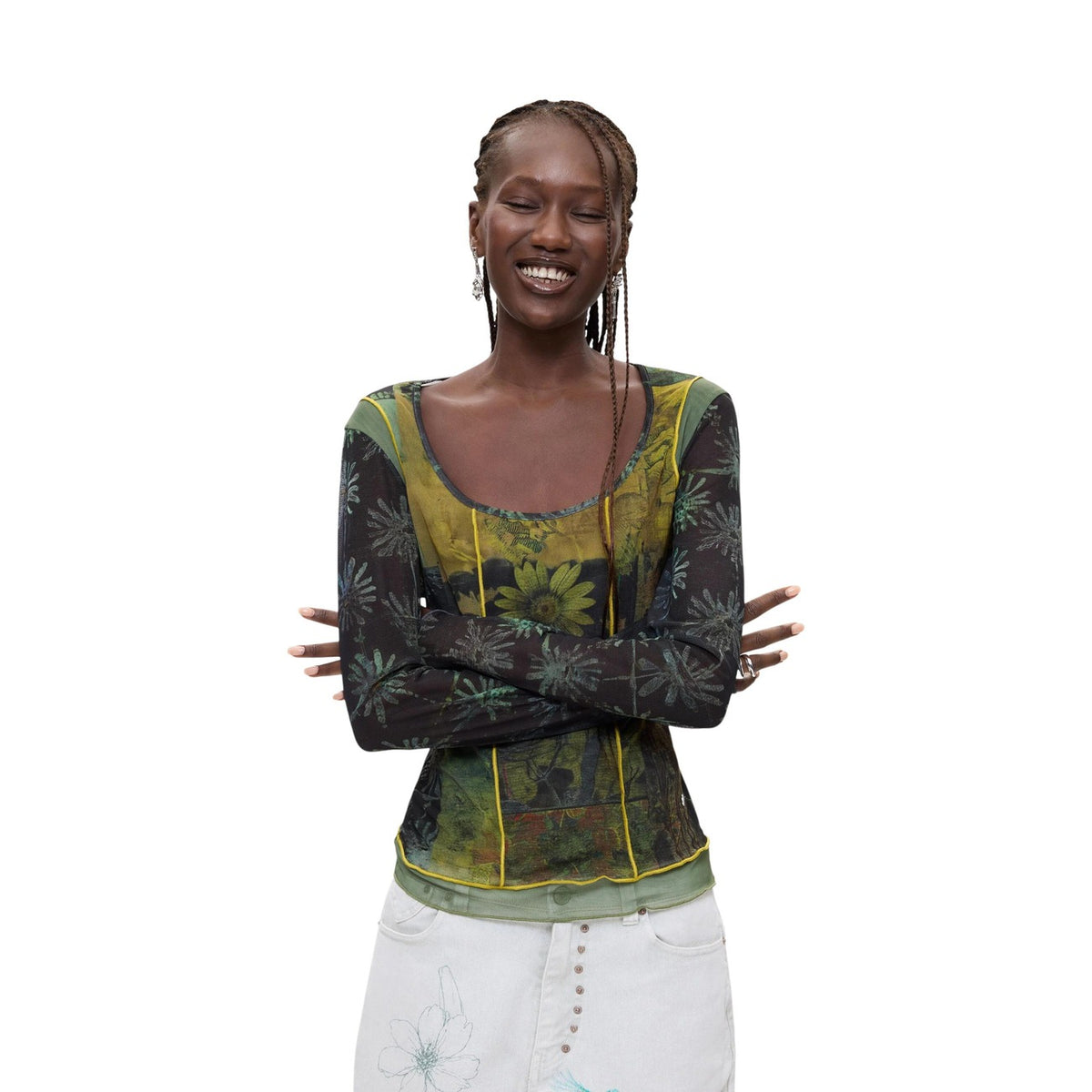 Maglia tulle Desigual donna nero floreale TS_VILNA. T-shirt a maniche lunghe aderenti in rete semitrasparente con fantasia floreale multicolore, cuciture a vista e orlo con finitura ondulata, collezione autunno inverno.